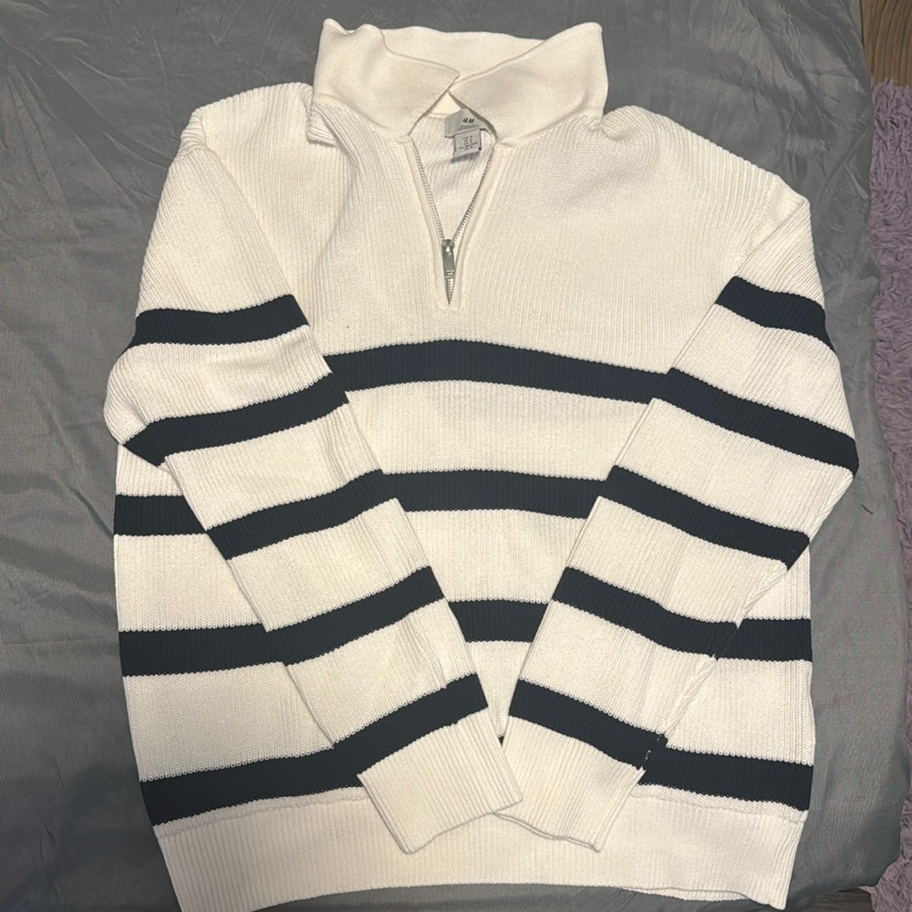 H&M Loose fit men zip v neck sweater